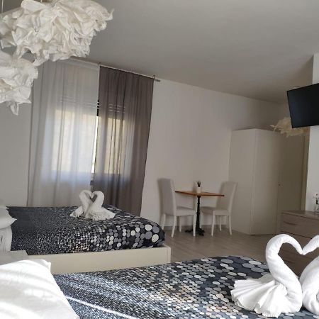 Sweet House Self Check-In 24H Hotel Cavallasca ภายนอก รูปภาพ